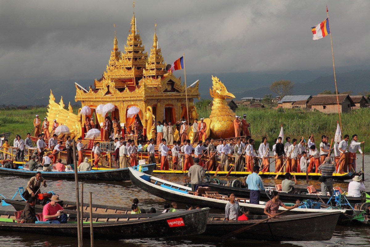 Inle-Lake-Phaung-Daw-Oo-Pagoda-Festival